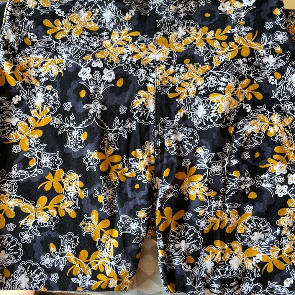 LulaRoe Black Floral Leggings